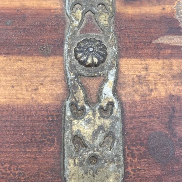 Peterson Brothers MPRS 165-171 N. Elizabeth Chicago, IL-Wooden Cedar Chest - Picture 8 of 16